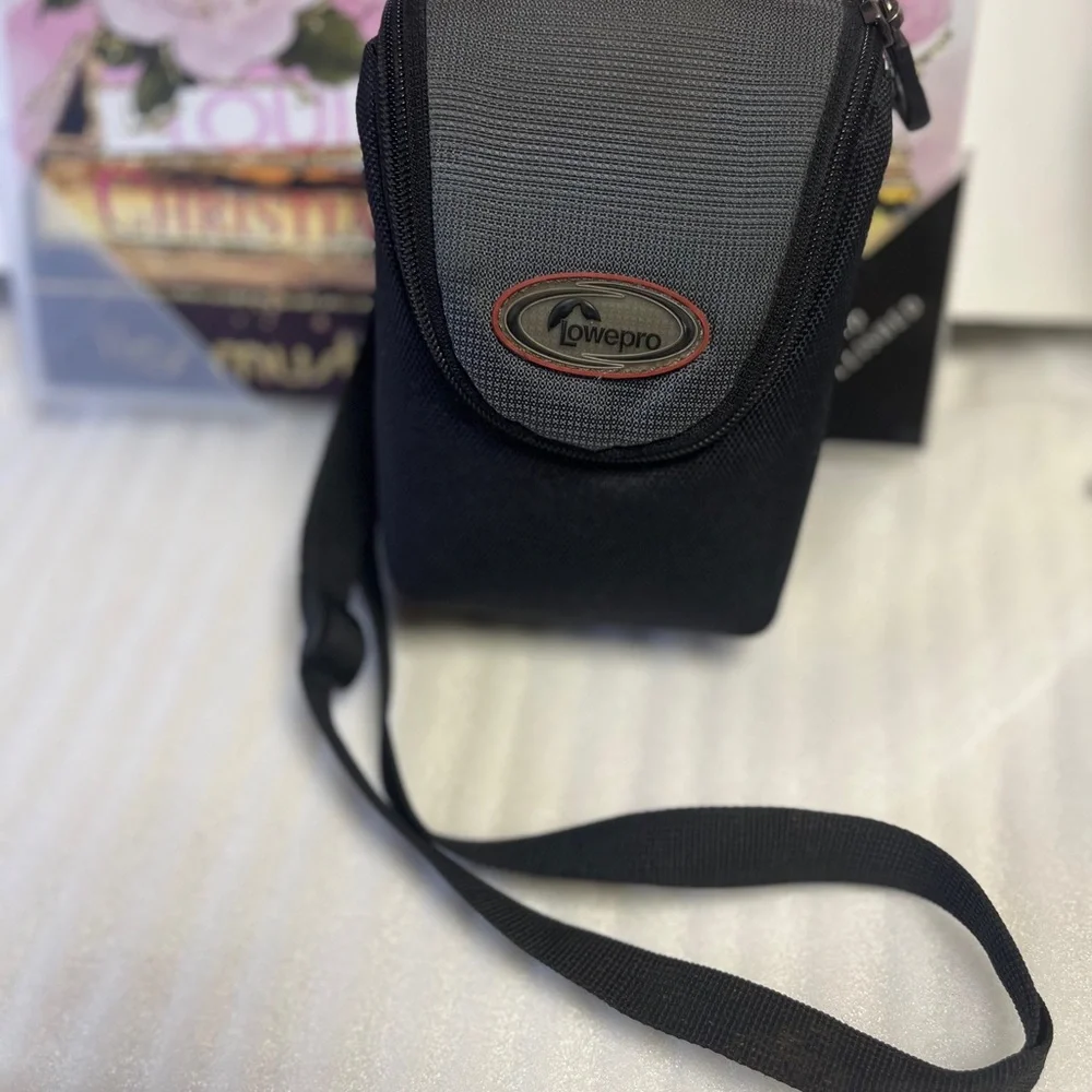Lowepro Camera Bags Adjustable crossbody strap